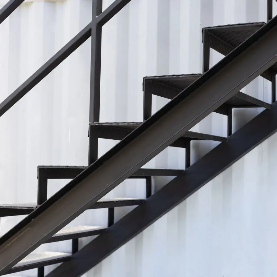 Agence M Com Marseille Prometal 13015 specialiste structure metallique escalier